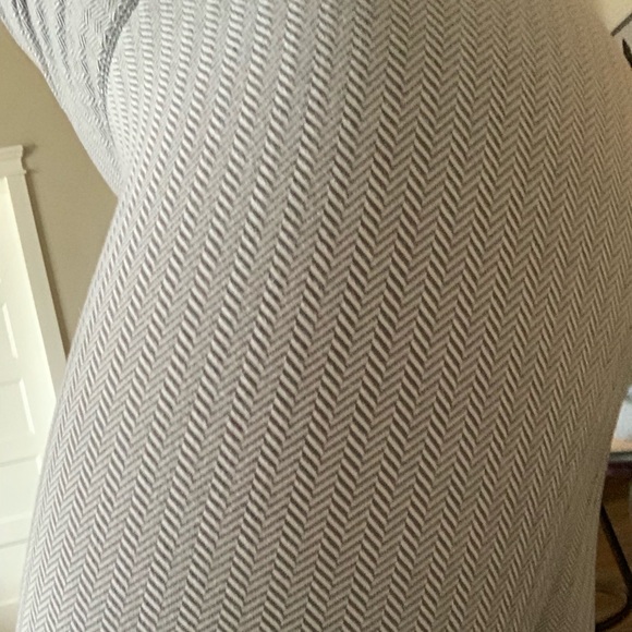 SOLD!!! Lululemon wunder under - Picture 3 of 4